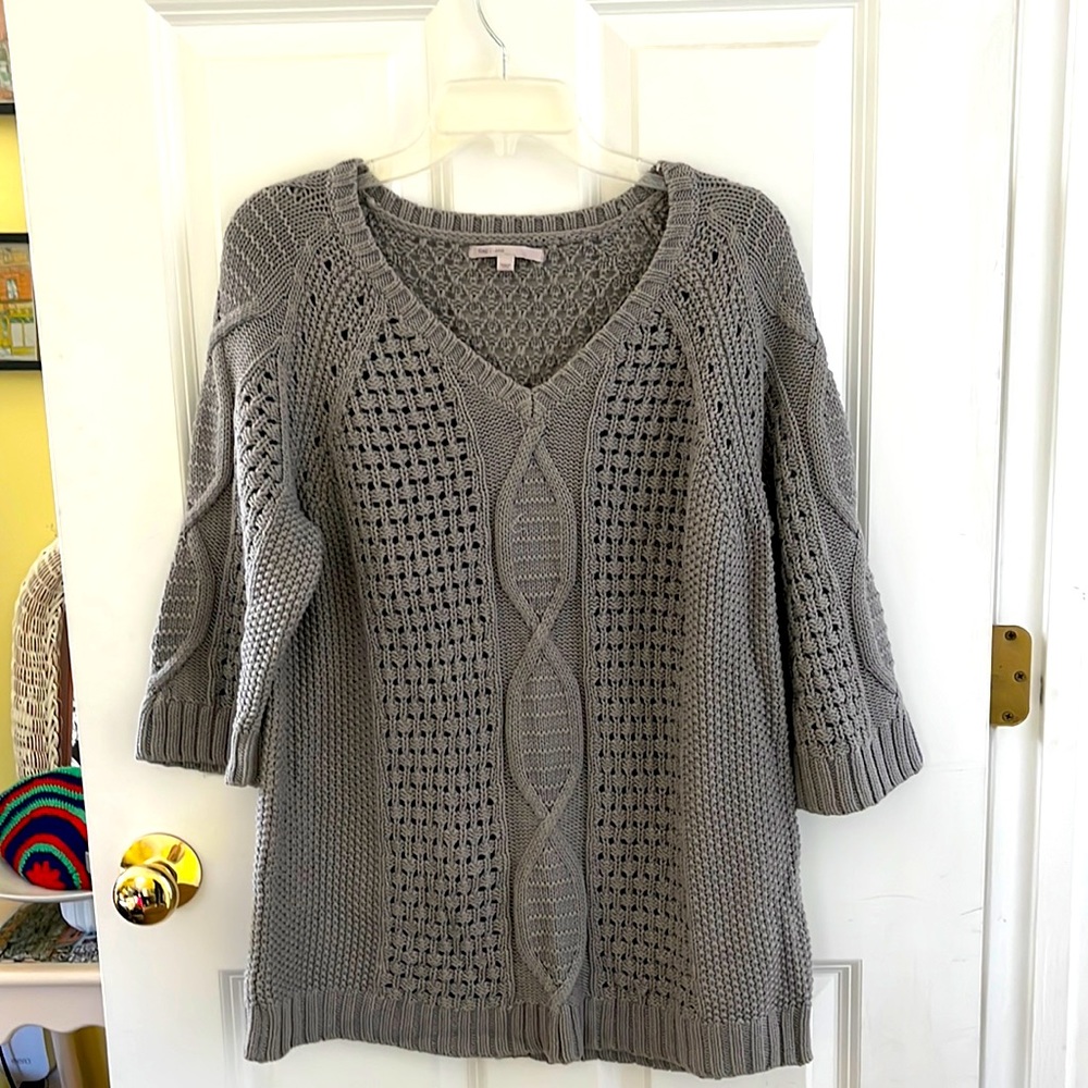 NWOT! Women’s Gap Cable Knit Sweater. Gray Size Large. 3/4 sleeve